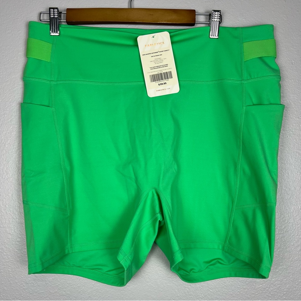 Fabletics High-Waisted Motion365 Pocket Shorts - 3X - Picture 2 of 4